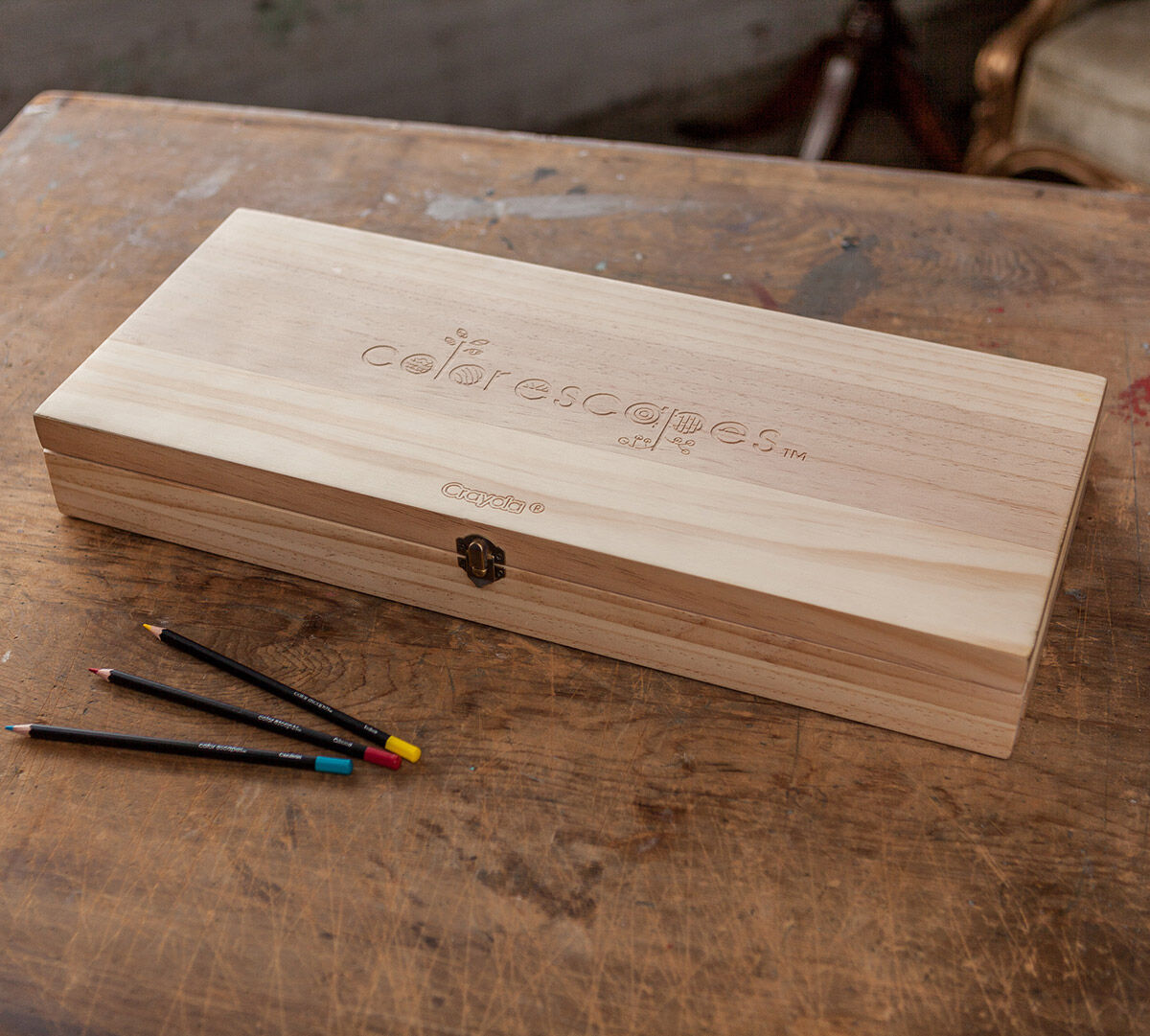 Color Escapes Wooden Art Case Crayola