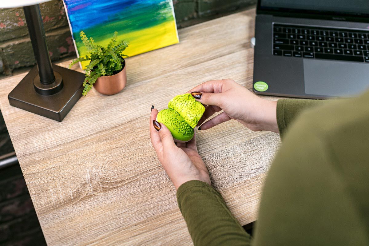 Crayola Silly Putty Aromatherapy, Essential Oils in Aroma Putty