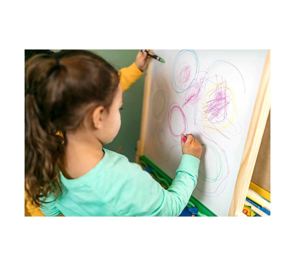 crayola art easel chalkboard magnetic whiteboard