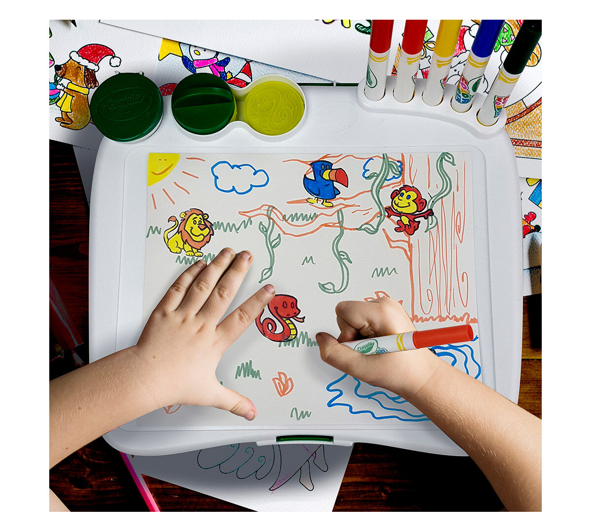 Color Wonder Mess Free Art Desk With Stamper Crayola Color Wonder Mess Free Art Desk With Stamper