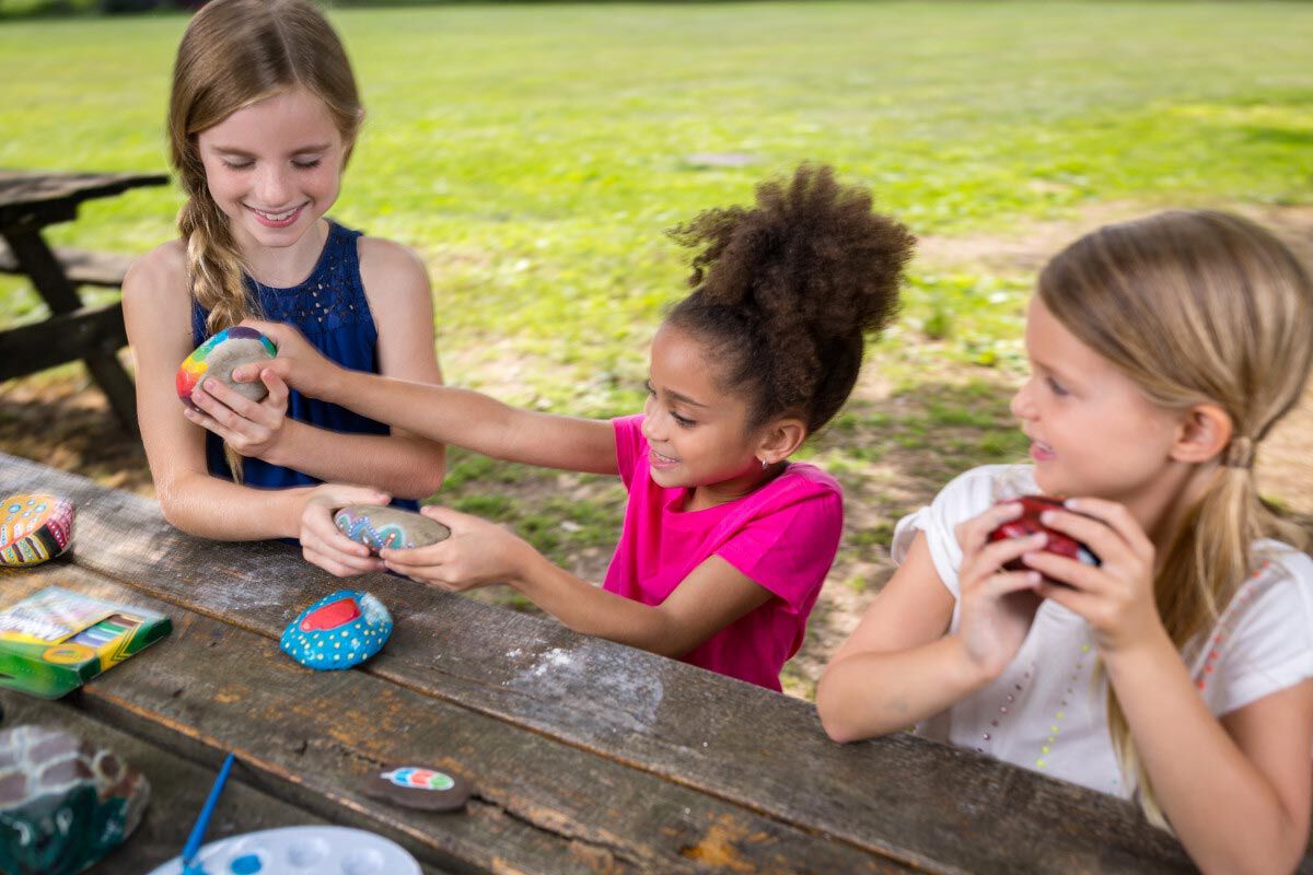 Crayola Rock Painting Kit With 6 Crayola Kids Paints 8 Crayola Metallic Markers Great For Paint A Rock Leave A Rock Gifts Crayola